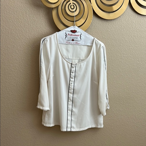 LC Lauren Conrad Tops - LC Lauren Conrad Cream 3/4 Sleeve Bib Collar Blouse
